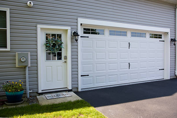 24/7 Emergency Garage Door Panel Replacement experts in Meadowood, PA